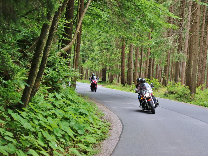 qual a melhor moto para viagem longa em casal