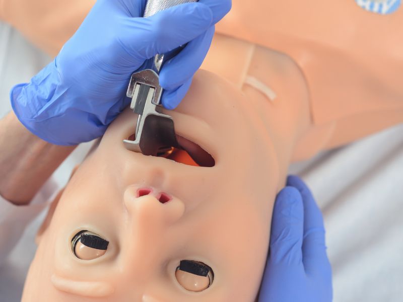 intubação orotraqueal pediatria indicações