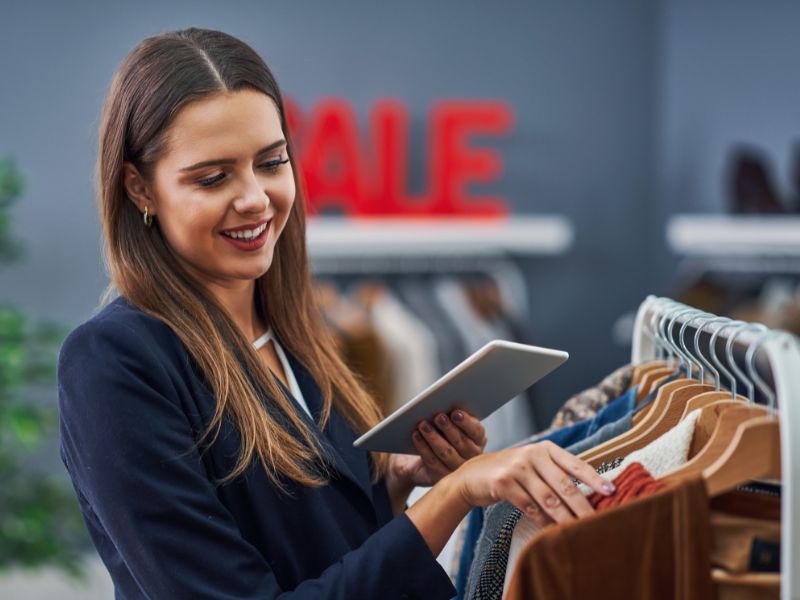 como organizar estoque de loja de roupas online