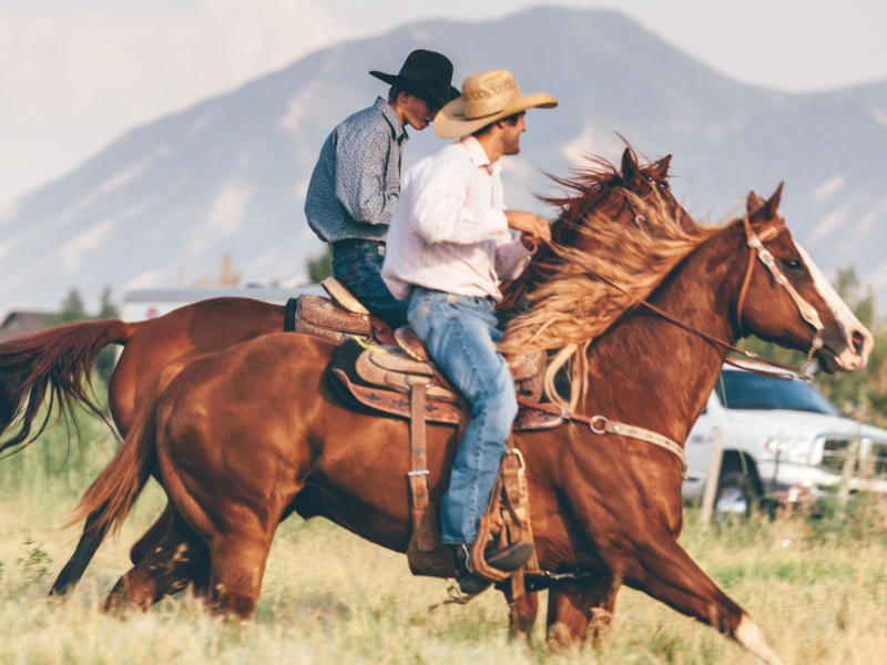 roupa de cavalgada masculina e botas