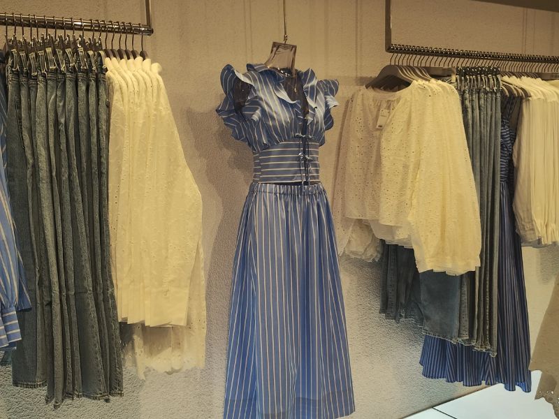como montar araras de roupas femininas