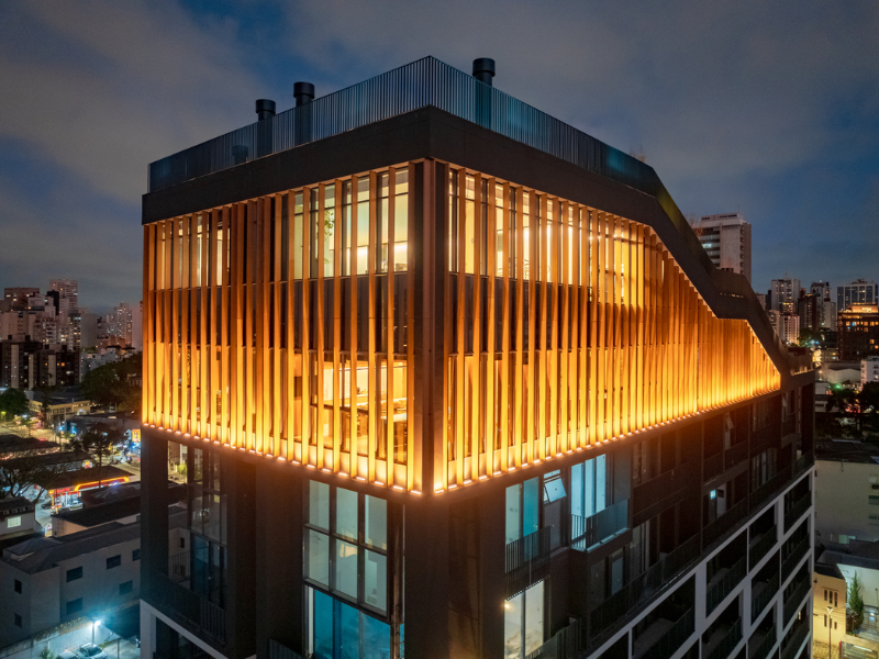 casa com acabamento em madeira em WPC