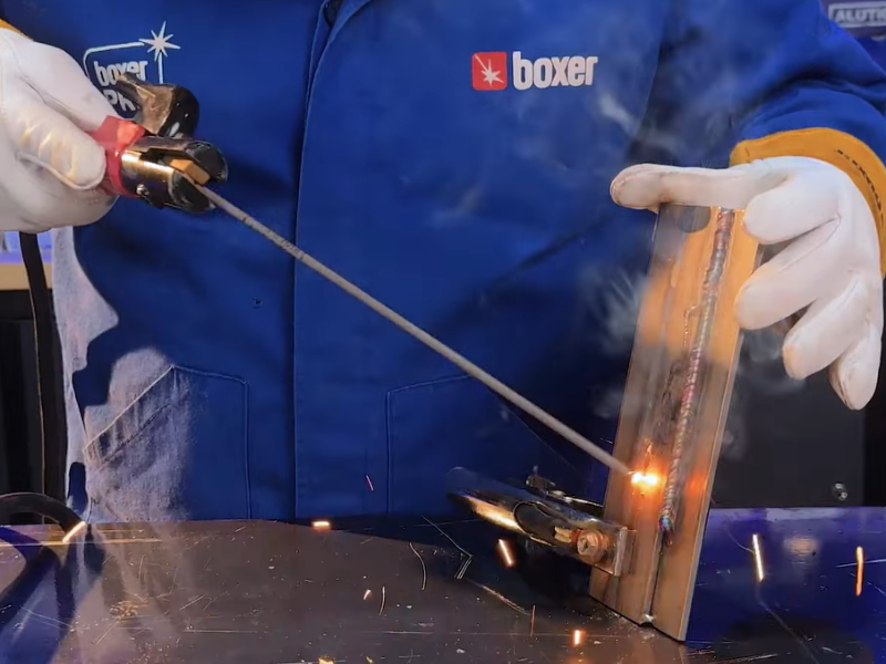 como não grudar eletrodo revestido